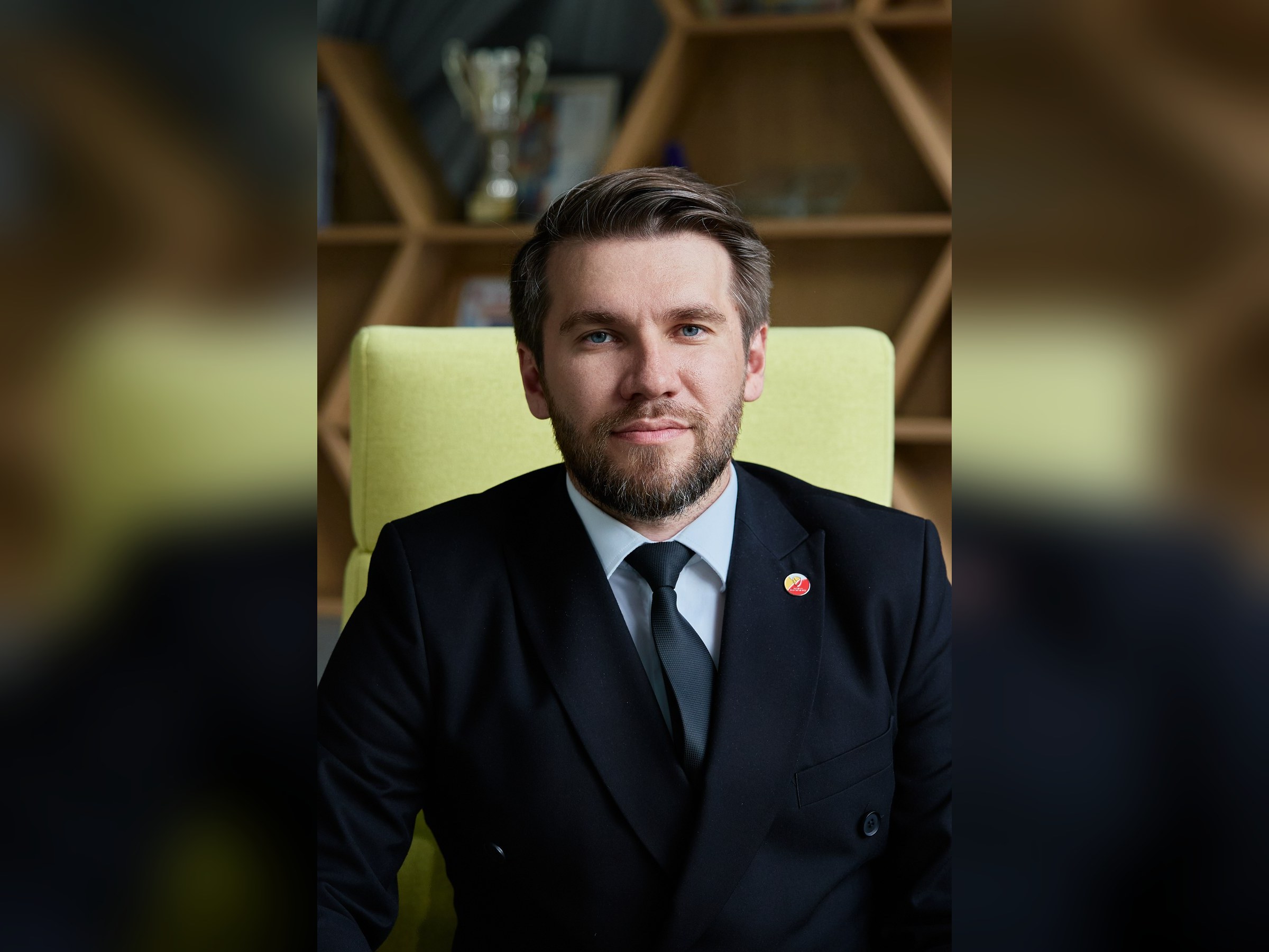 Обложка выпуска: Сергей Ежов
